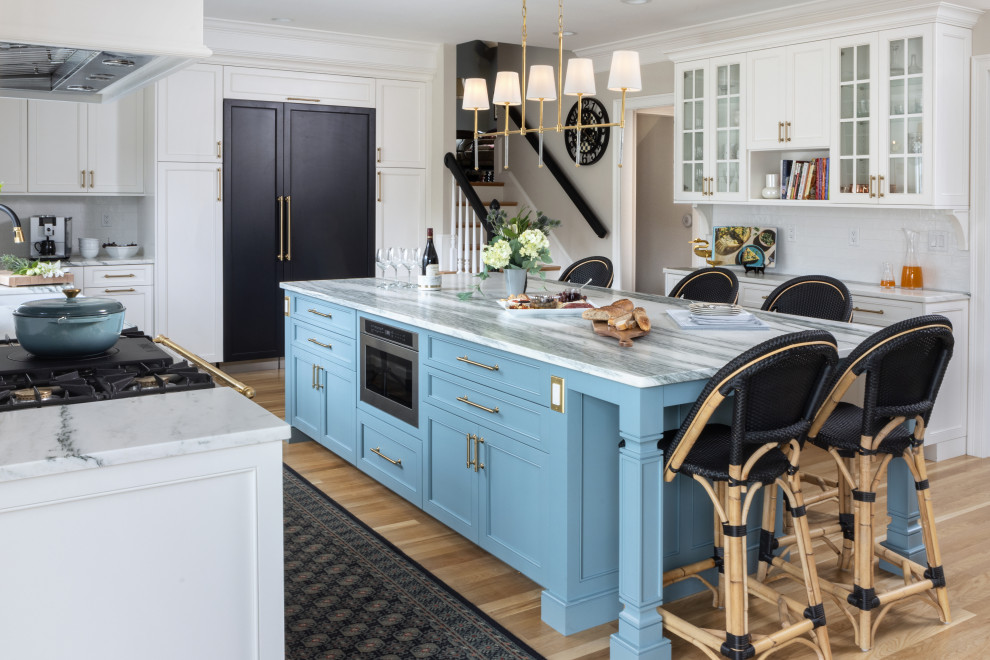 Example of a classic kitchen design in Boston