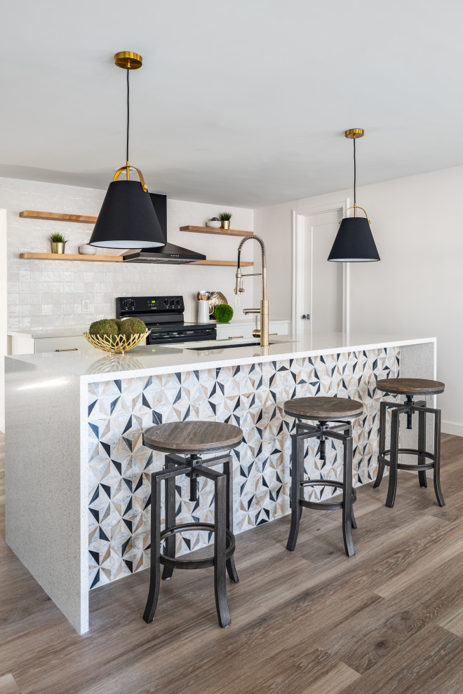 Mittelgroße Moderne Küche in U-Form mit Rückwand aus Keramikfliesen in Tampa