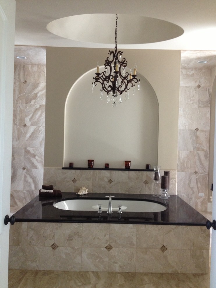 Example of a tuscan bathroom design in Chicago
