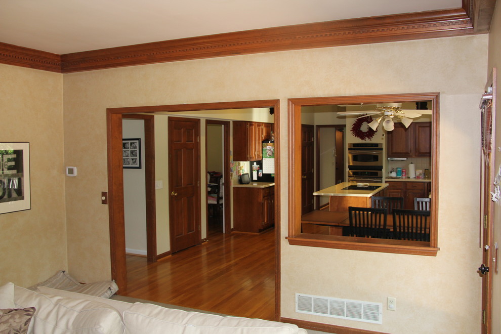 Transitional kitchen photo in Cincinnati