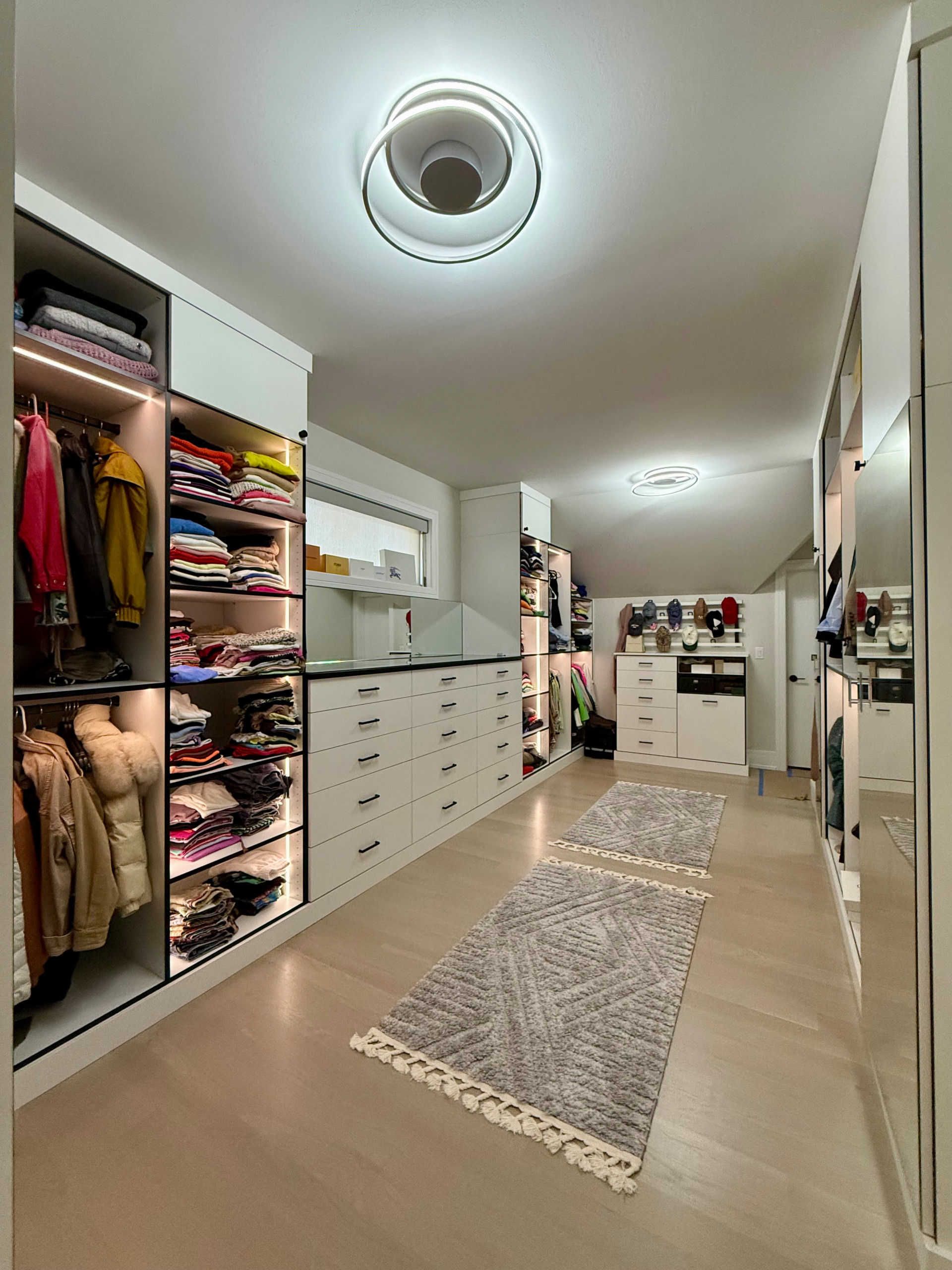 Fully furnished Burr Ridge custom closet