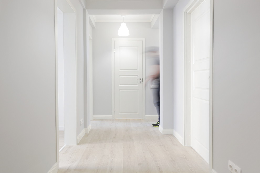 Нежно-серый коридор