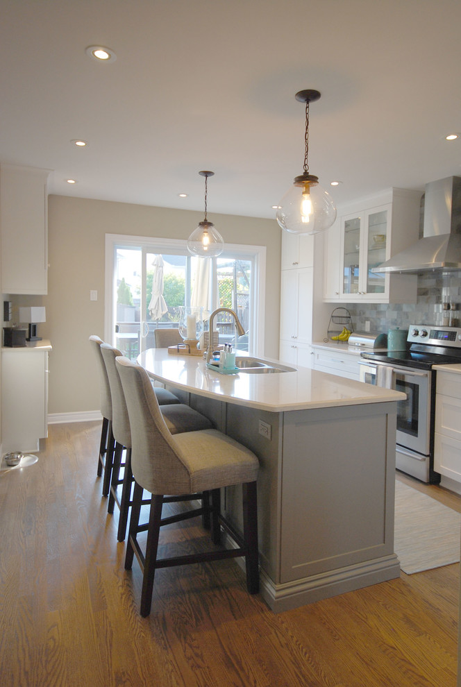 Home design - transitional home design idea in Toronto