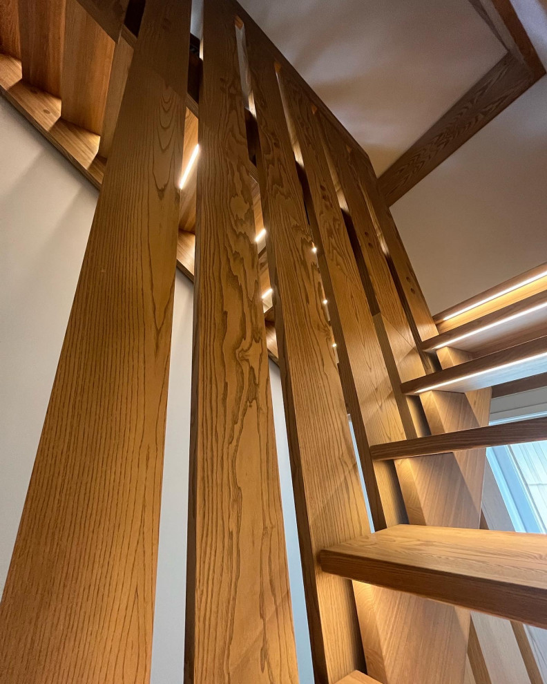 Лестница в КП "Династия"