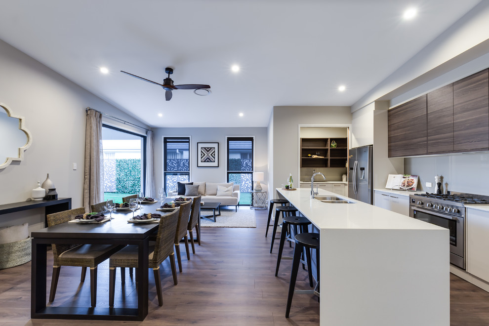 Design ideas for a contemporary kitchen in Brisbane.
