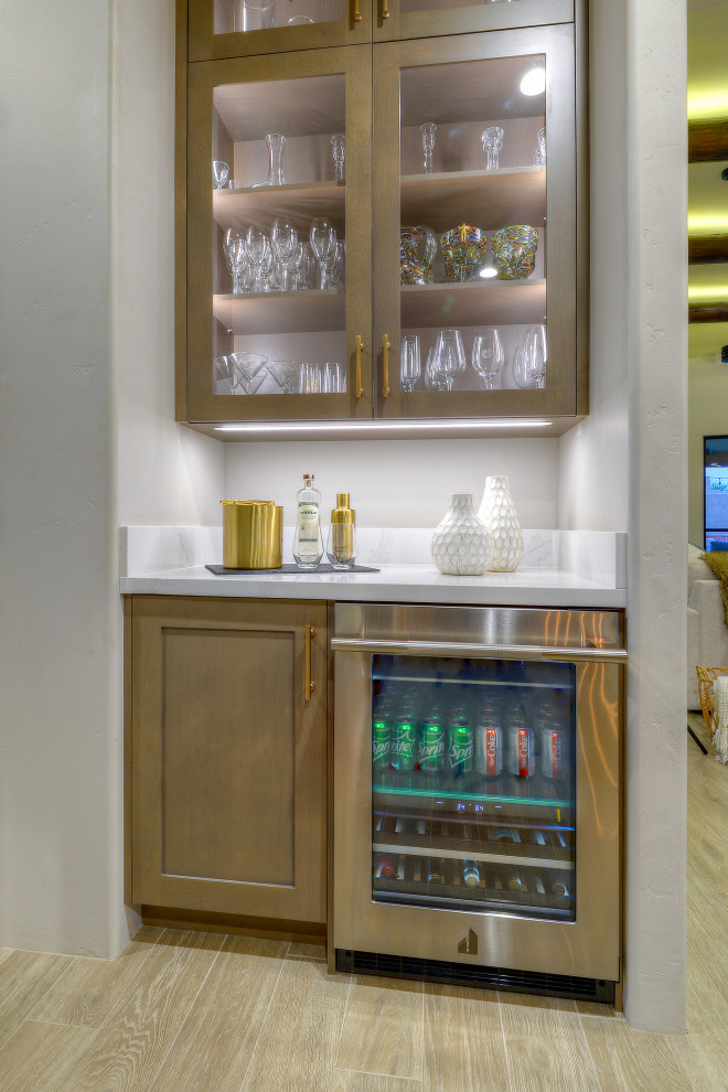 Inspiration for a modern home bar remodel in Phoenix