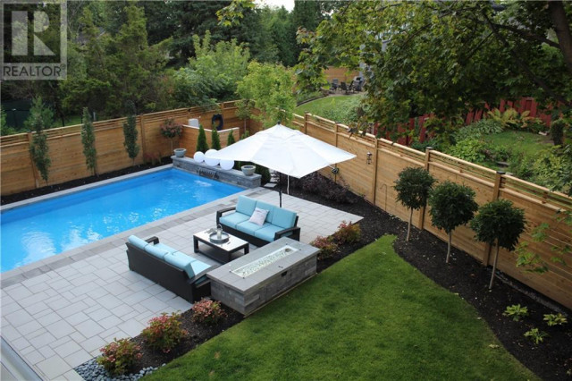 422 Lees Ln, Oakville, ON L6L 4S7, Canada 
