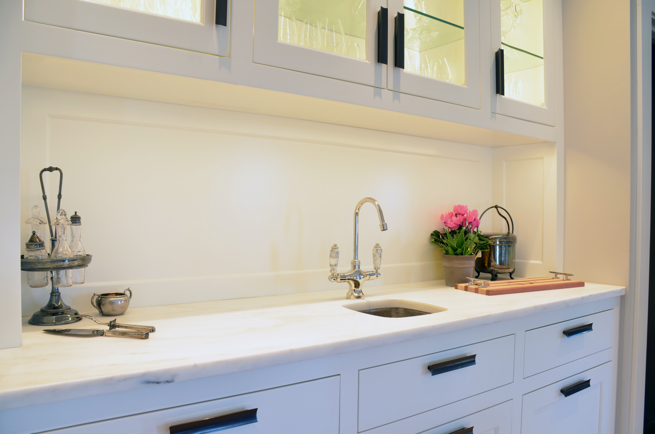 Dining room wet bar