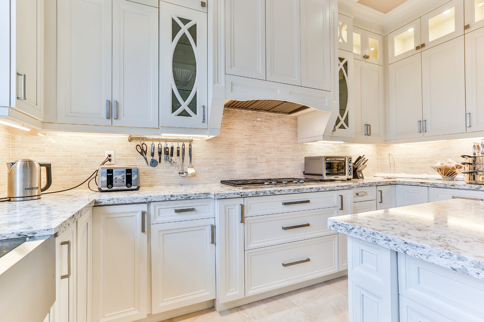 Inspiration for a transitional kitchen remodel in Toronto