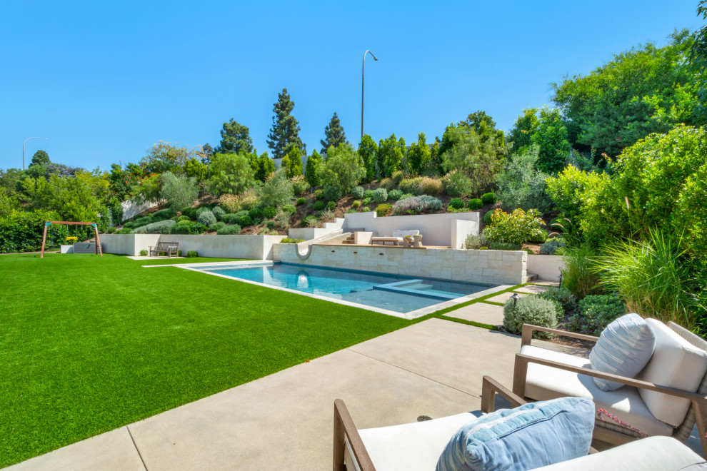 Transitional pool photo in Orange County