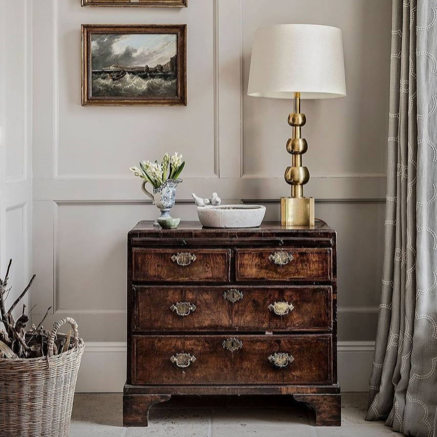 Антикварная мебель в интерьере