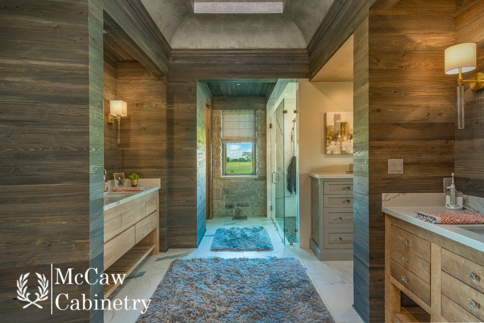 Example of a mountain style home design design in Austin