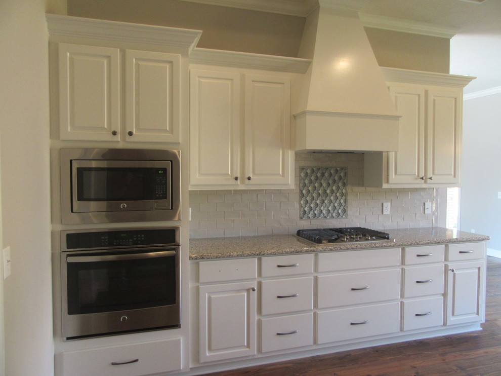 Transitional kitchen photo in Jackson