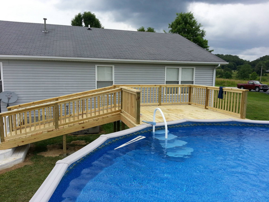 Inspiration for a mid-sized backyard water fountain deck remodel with no cover