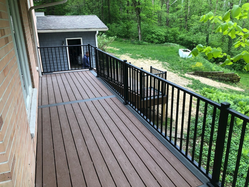 Deck - large contemporary side yard deck idea