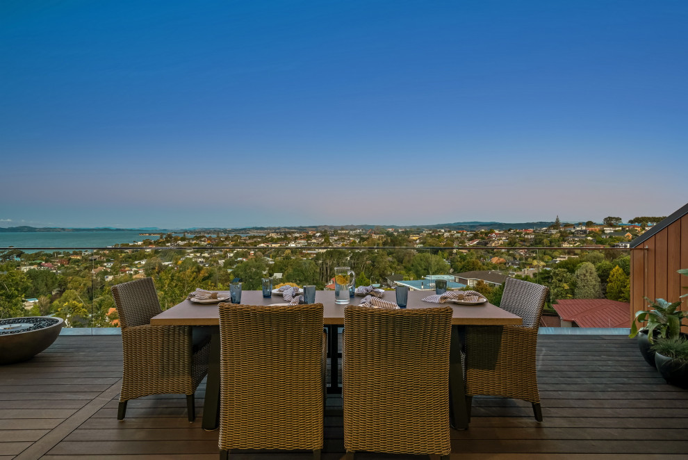 Design ideas for a contemporary deck in Auckland.