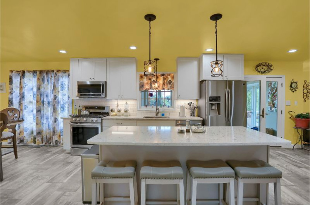 Kitchen - transitional kitchen idea