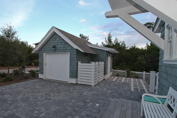 Beach style shed and granny flat in Miami.