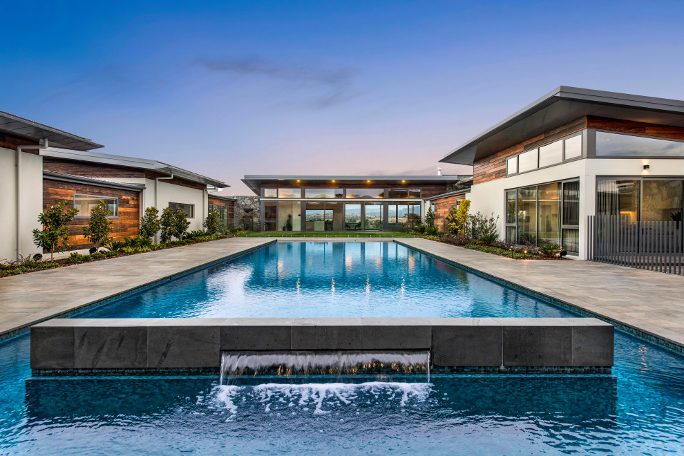 This is an example of a contemporary pool in Canberra - Queanbeyan.