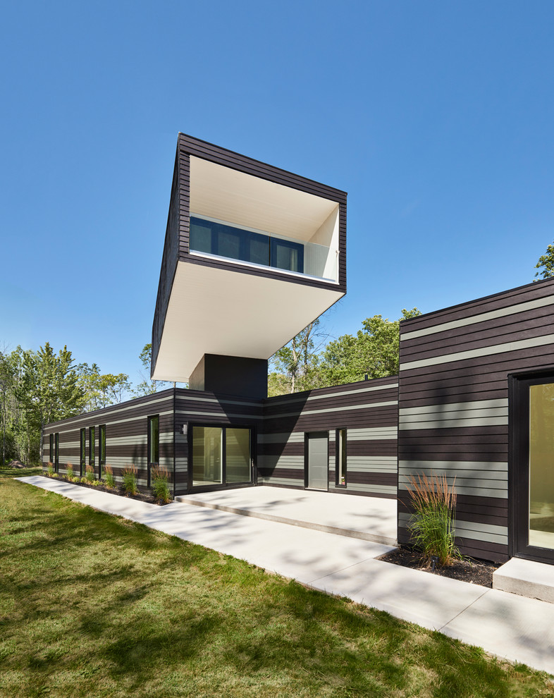 Photo of a contemporary brown exterior in Toronto with wood siding and a flat roof.