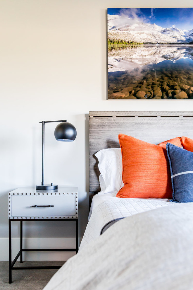 Bedroom - mid-sized transitional guest carpeted and beige floor bedroom idea in Phoenix with gray walls