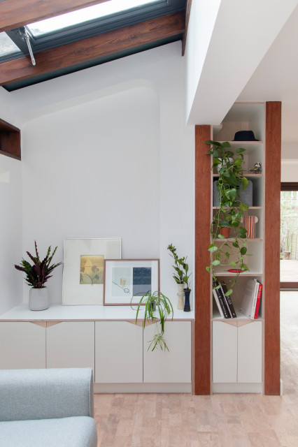 Cloister Corner contemporary-vardagsrum