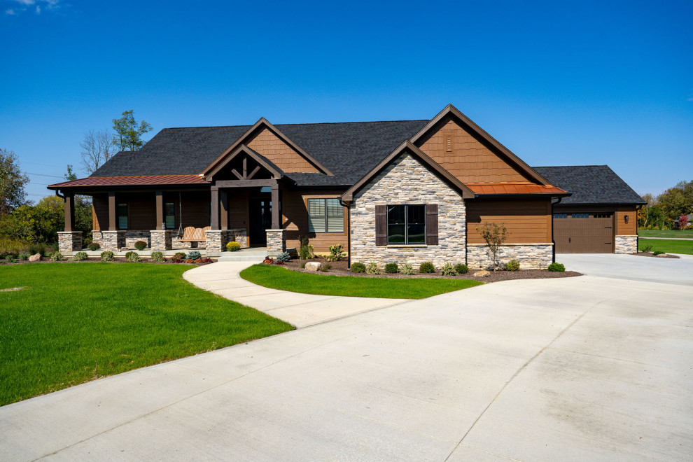 Home design - rustic home design idea in Cincinnati
