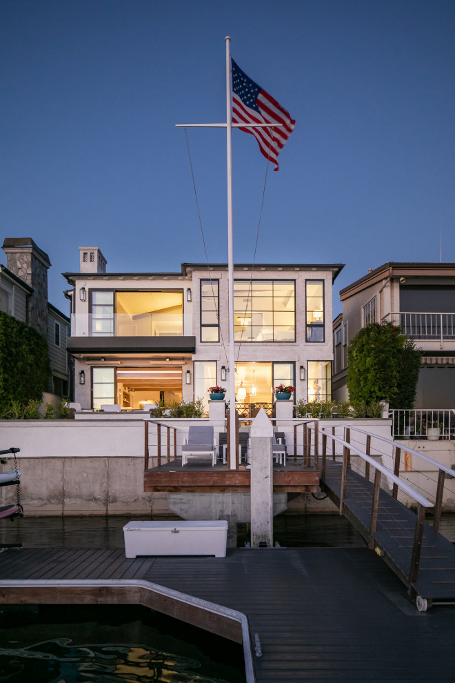 Transitional deck photo in Orange County
