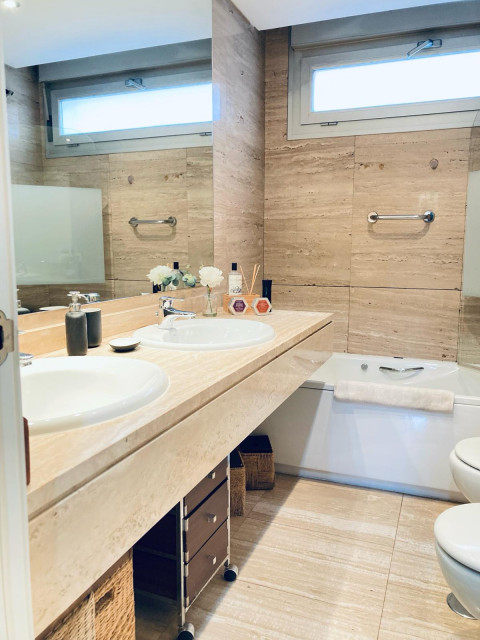 Decorar para VENDER transitional-bathroom