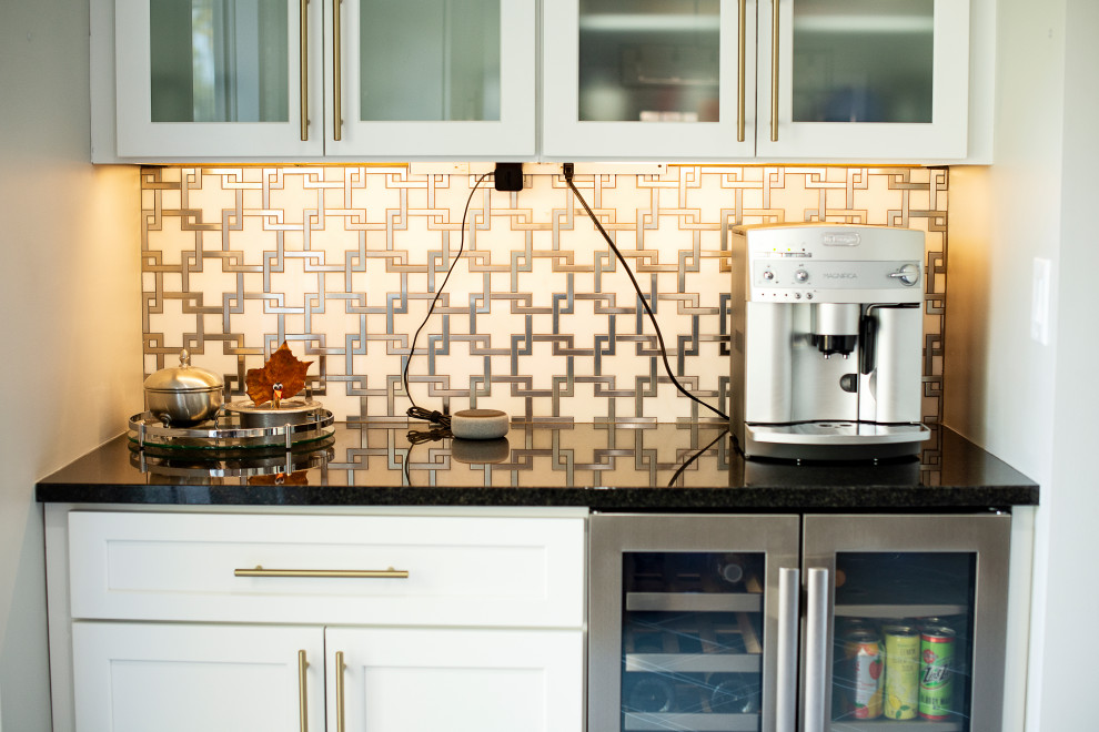 Kitchen - transitional kitchen idea in Indianapolis