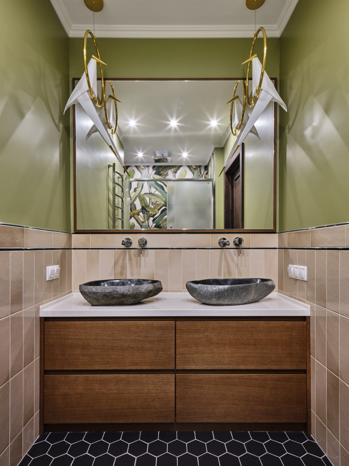 Яркий интерьер с антикварным декором