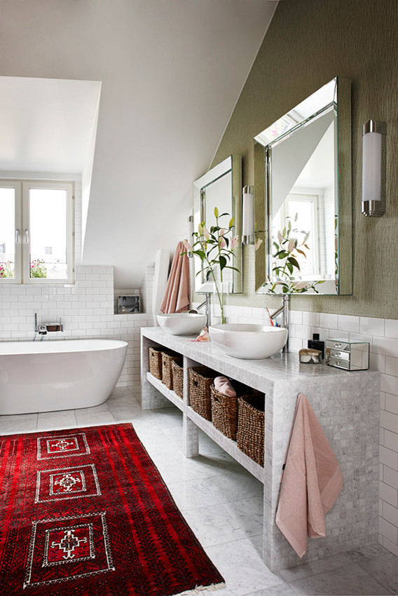 This is an example of a contemporary bathroom in Stockholm.