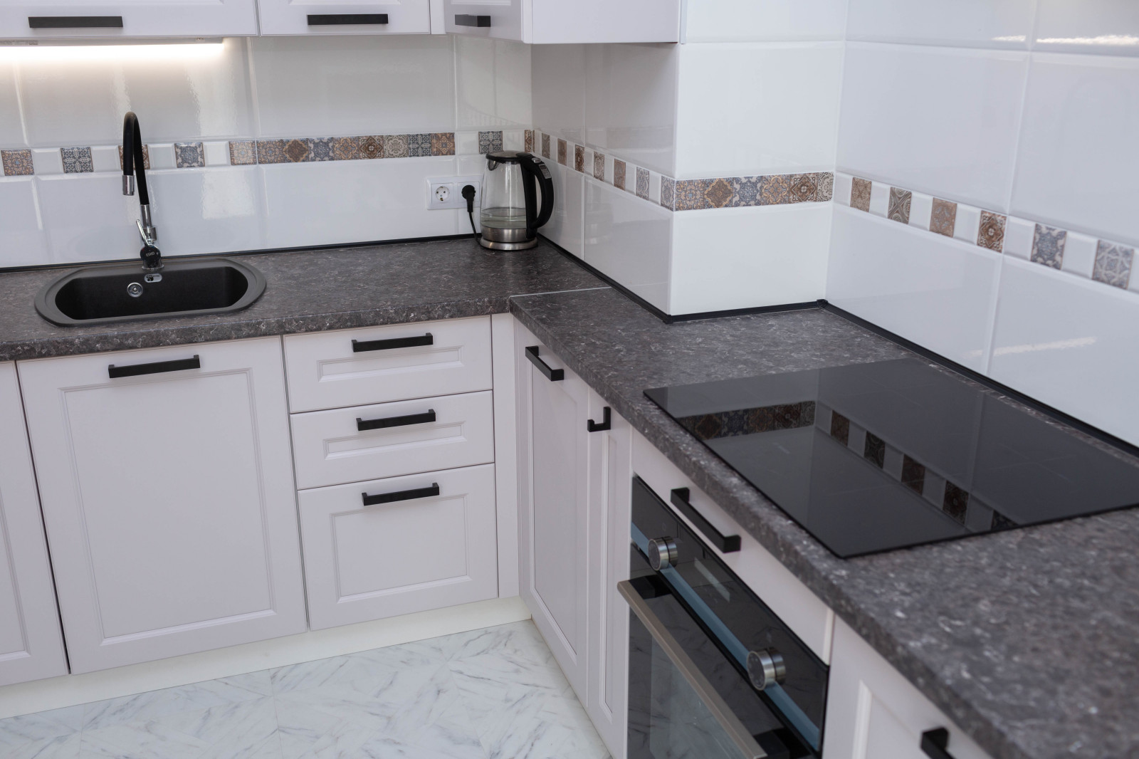 Кухня с котом