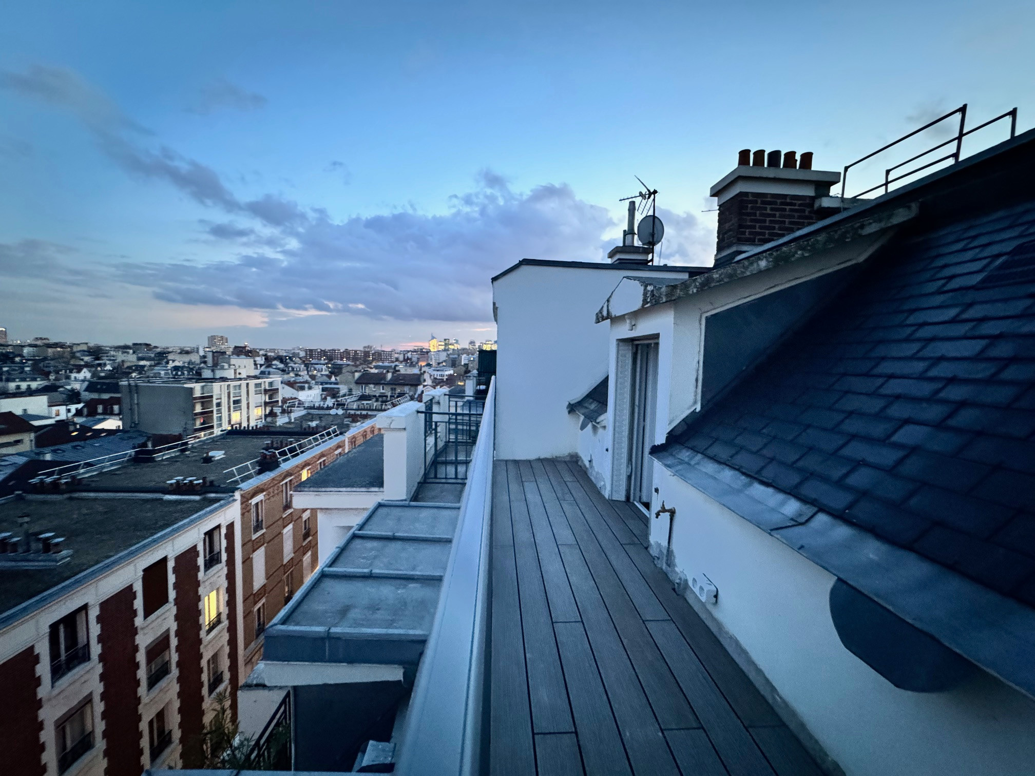 Un terrasse sur les toits de Paris