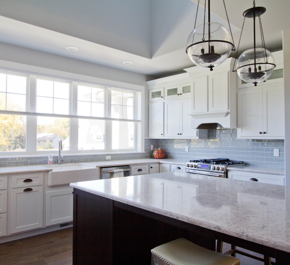 Kitchen - transitional kitchen idea