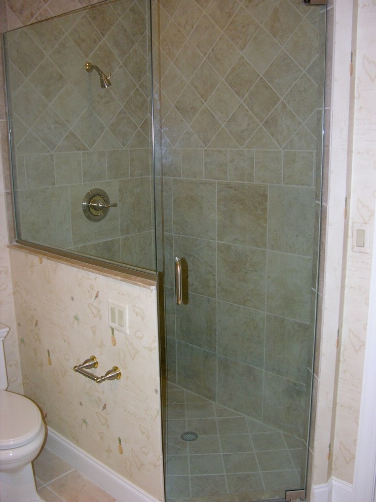 Transitional 3/4 beige tile and ceramic tile ceramic tile and beige floor alcove shower photo with beige walls and a hinged shower door