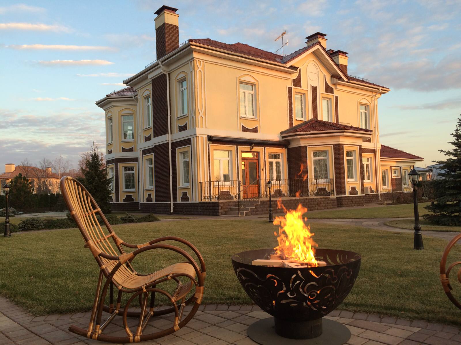 Уличный очаг "Венецианские маски"