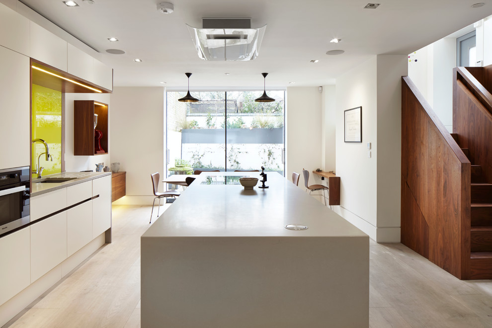 Photo of a contemporary kitchen in London.