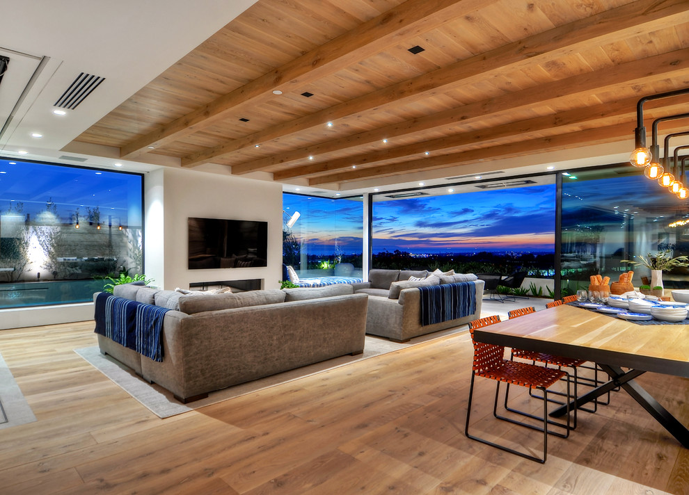 Photo of a contemporary family room in Orange County.