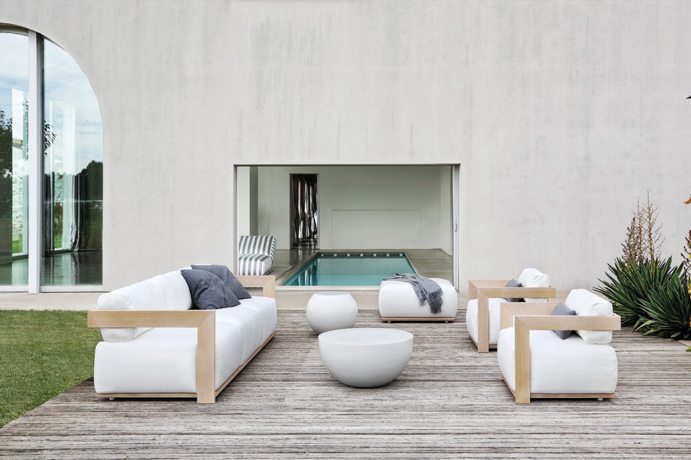 Inspiration for a contemporary backyard deck remodel in Miami with no cover