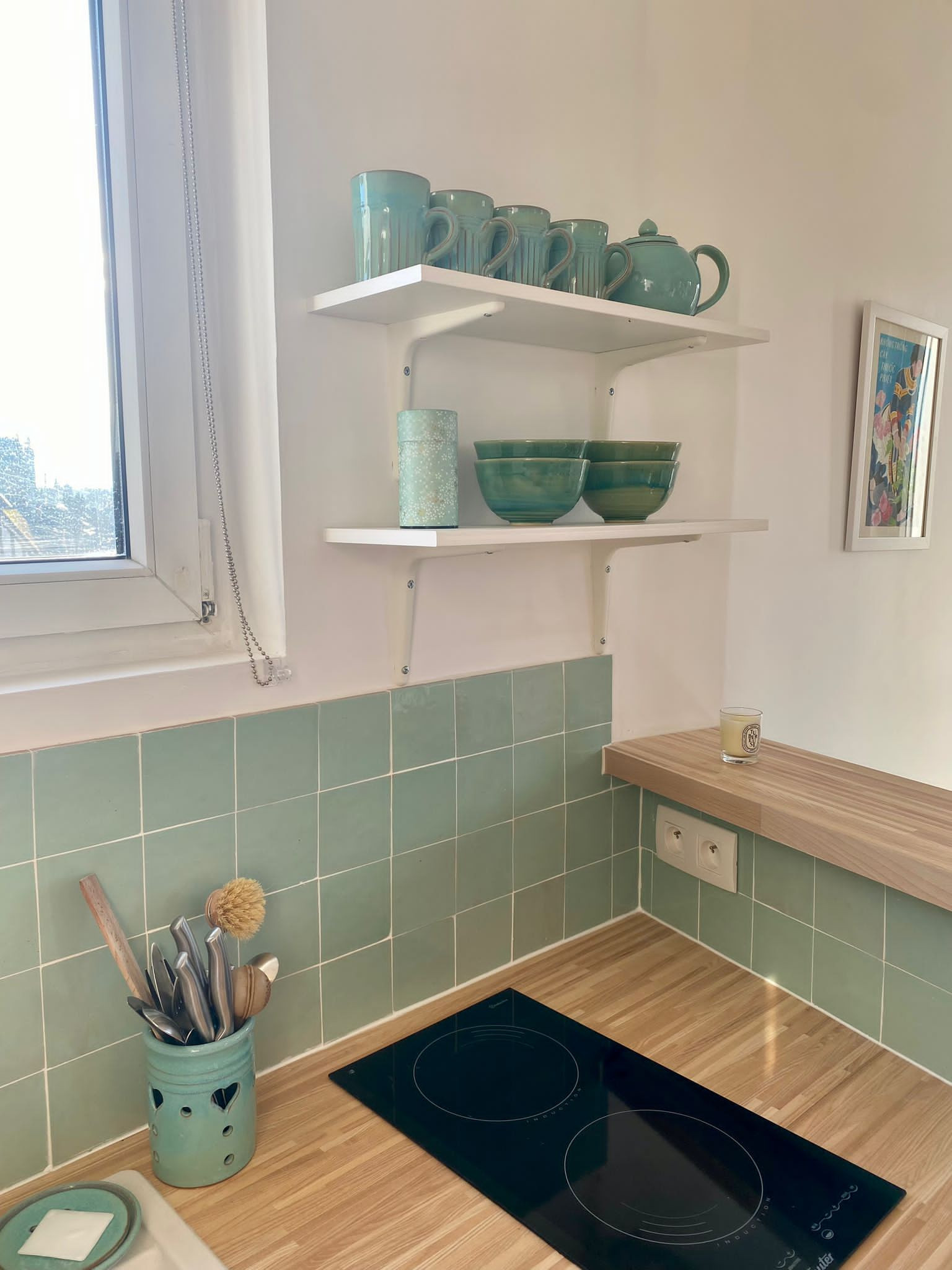 Inspiration for a scandinavian kitchen remodel in Le Havre