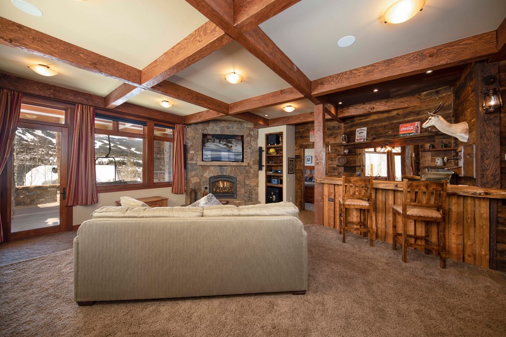 Example of a mountain style home design design in Denver