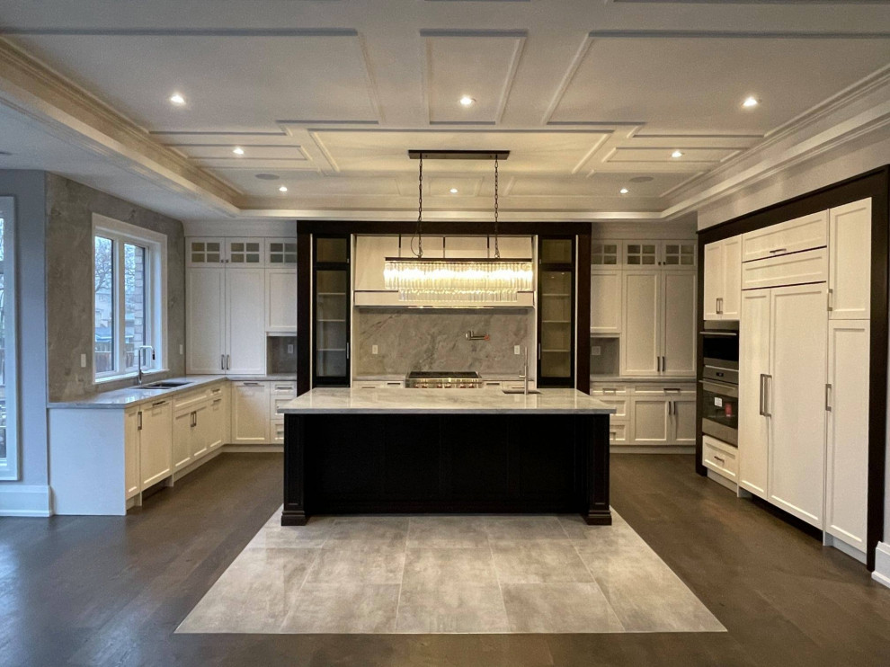 Kitchen - transitional kitchen idea in Toronto