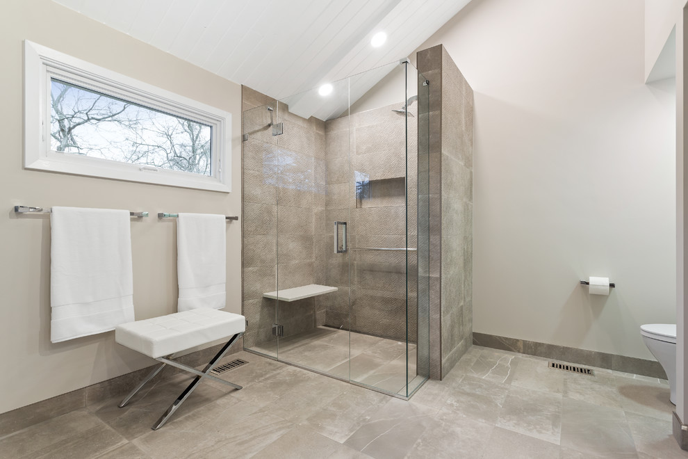 Mid-sized contemporary master bathroom in Chicago with flat-panel cabinets, white cabinets, a curbless shower, white walls, grey floor and a hinged shower door.