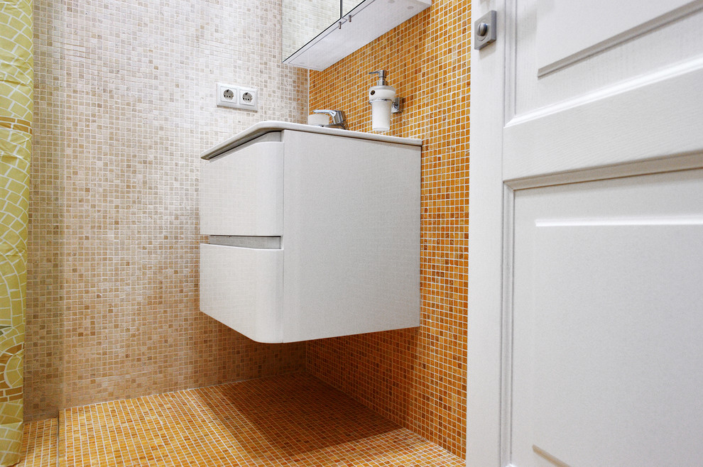 Художественная сборка панно из мозаики