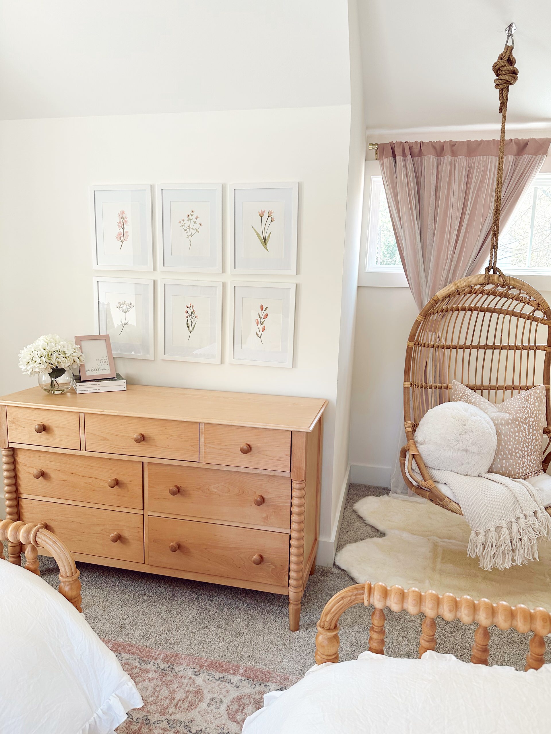 Little girl's bedroom