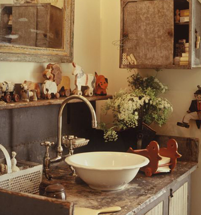 Photo of an eclectic bathroom in Los Angeles.