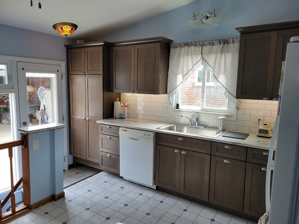Kitchen - kitchen idea in Detroit