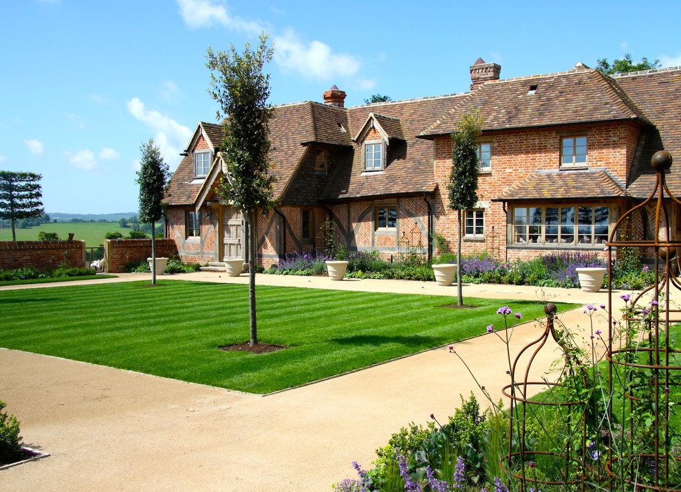 Inspiration for a country garden in Berkshire.