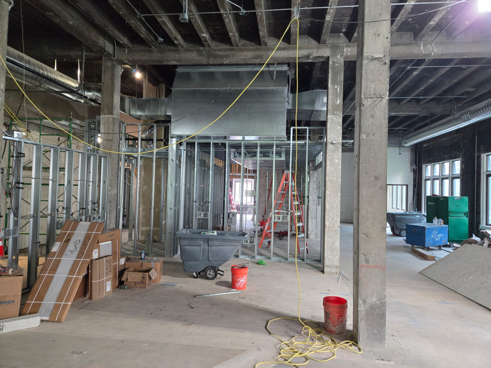 4th and Union Men's Warehouse building